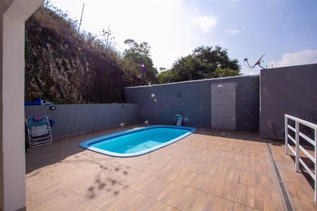 Casa de condomínio para alugar com 251m², 4 quartos e 2 vagasPiscina