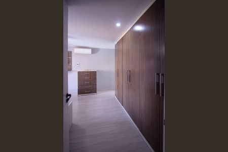 Casa de condomínio para alugar com 251m², 4 quartos e 2 vagasSuíte