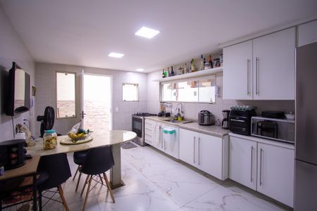 Casa de condomínio para alugar com 251m², 4 quartos e 2 vagasCozinha