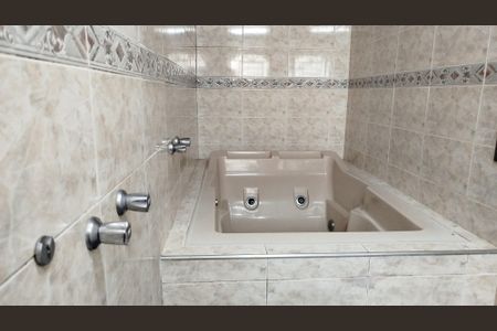 Casa à venda com 226m², 3 quartos e 4 vagasBanheiro da Suíte