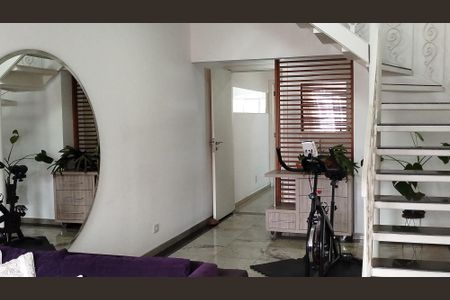 Sala de casa à venda com 3 quartos, 226m² em Jardim Textil, São Paulo