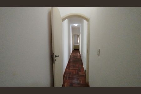 Casa à venda com 226m², 3 quartos e 4 vagasCorredor