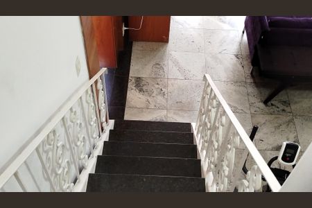 Casa à venda com 226m², 3 quartos e 4 vagasEscada