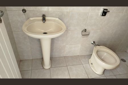 Casa à venda com 226m², 3 quartos e 4 vagasEdícula - Banheiro de Serviço