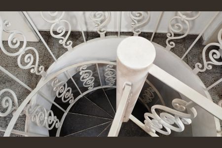 Casa à venda com 226m², 3 quartos e 4 vagasEscada