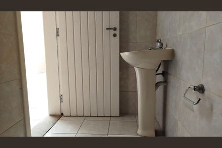 Casa à venda com 226m², 3 quartos e 4 vagasEdícula - Banheiro de Serviço