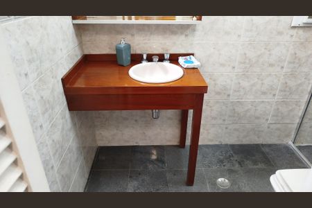 Casa à venda com 226m², 3 quartos e 4 vagasBanheiro da Suíte