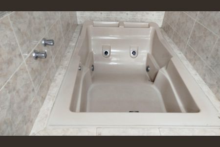 Casa à venda com 226m², 3 quartos e 4 vagasBanheiro da Suíte