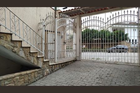 Casa à venda com 226m², 3 quartos e 4 vagasEntrada da garagem