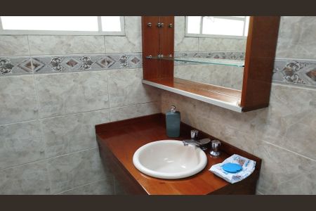 Casa à venda com 226m², 3 quartos e 4 vagasBanheiro da Suíte