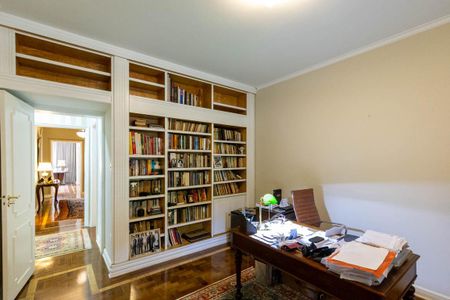 Apartamento à venda com 310m², 4 quartos e 2 vagasQuarto 