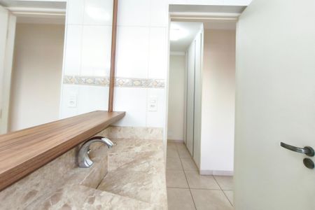 Apartamento à venda com 74m², 3 quartos e 1 vaga Apartamento à venda com 74m², 3 quartos e 1 vagaBanheiro