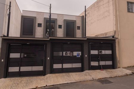 Casa à venda com 110m², 3 quartos e 2 vagas Casa à venda com 110m², 3 quartos e 2 vagasFachada