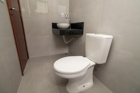 Casa à venda com 110m², 3 quartos e 2 vagas Casa à venda com 110m², 3 quartos e 2 vagasBanheiro da Suíte