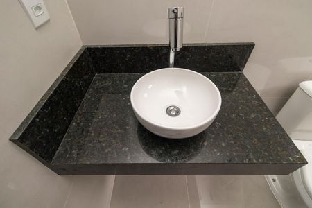 Casa à venda com 110m², 3 quartos e 2 vagas Casa à venda com 110m², 3 quartos e 2 vagasBanheiro da Suíte