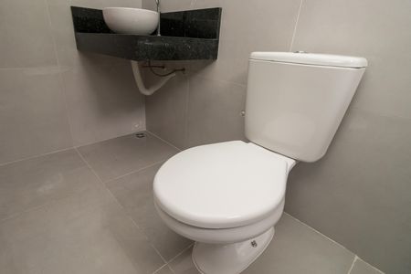 Casa à venda com 110m², 3 quartos e 2 vagas Casa à venda com 110m², 3 quartos e 2 vagasBanheiro da Suíte