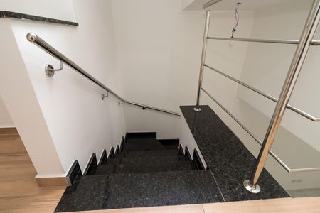 Casa à venda com 110m², 3 quartos e 2 vagas Casa à venda com 110m², 3 quartos e 2 vagasEscada de acesso