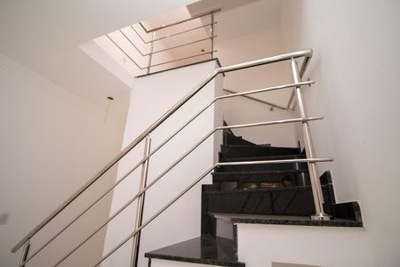 Casa à venda com 110m², 3 quartos e 2 vagas Casa à venda com 110m², 3 quartos e 2 vagasEscada de acesso quartos