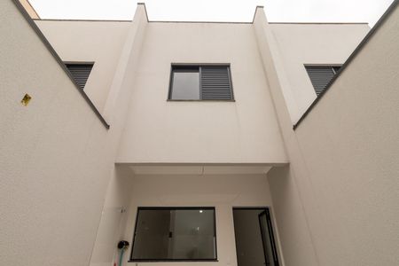 Casa à venda com 110m², 3 quartos e 2 vagas Casa à venda com 110m², 3 quartos e 2 vagasÁrea externa fundos