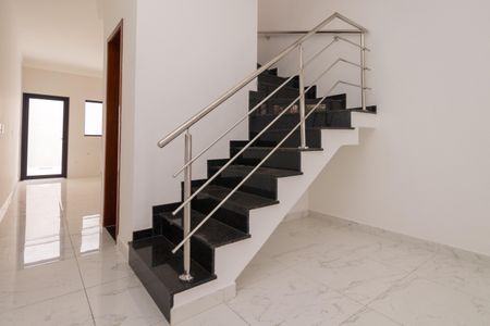 Casa à venda com 110m², 3 quartos e 2 vagas Casa à venda com 110m², 3 quartos e 2 vagasSala