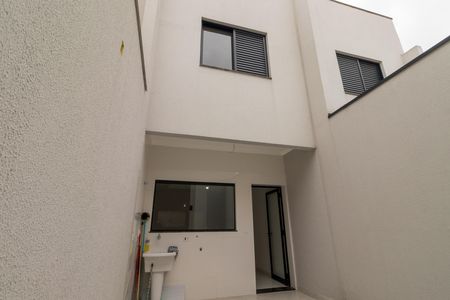 Casa à venda com 110m², 3 quartos e 2 vagas Casa à venda com 110m², 3 quartos e 2 vagasÁrea externa fundos
