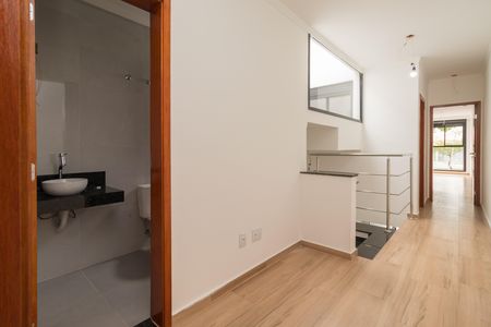 Casa à venda com 110m², 3 quartos e 2 vagas Casa à venda com 110m², 3 quartos e 2 vagasCorredor dos quartos