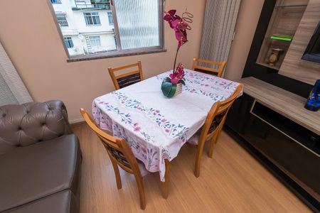 Sala - Mesa de apartamento para alugar com 2 quartos, 60m² em Olaria, Rio de Janeiro