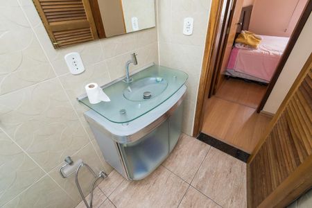 Apartamento para alugar com 60m², 2 quartos e sem vagaBanheiro