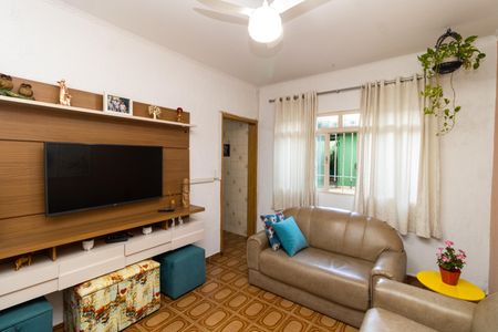 Casa à venda com 180m², 3 quartos e 2 vagas Casa à venda com 180m², 3 quartos e 2 vagasSala