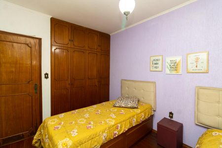 Casa à venda com 180m², 3 quartos e 2 vagas Casa à venda com 180m², 3 quartos e 2 vagasQuarto 2