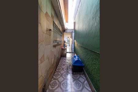 Casa à venda com 180m², 3 quartos e 2 vagas Casa à venda com 180m², 3 quartos e 2 vagasCorredor - Lateral