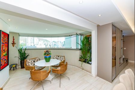 Apartamento à venda com 113m², 3 quartos e 2 vagasVaranda