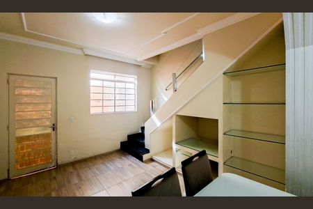 Sala de casa à venda com 2 quartos, 70m² em Santa Ines, Belo Horizonte