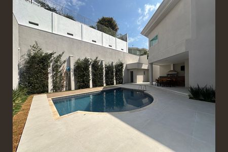 Casa para alugar com 412m², 4 quartos e 4 vagas Casa para alugar com 412m², 4 quartos e 4 vagasPiscina