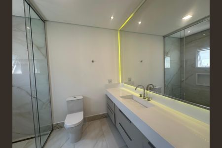 Casa para alugar com 412m², 4 quartos e 4 vagas Casa para alugar com 412m², 4 quartos e 4 vagasBanheiro do closet