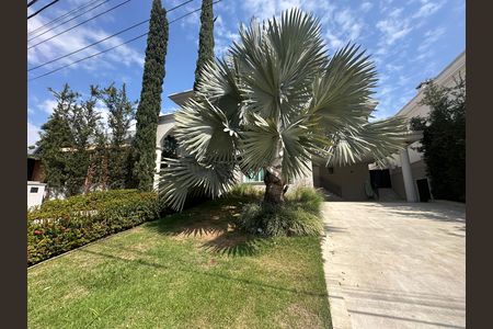 Casa para alugar com 412m², 4 quartos e 4 vagas Casa para alugar com 412m², 4 quartos e 4 vagasFachada