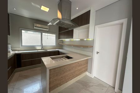 Casa para alugar com 412m², 4 quartos e 4 vagas Casa para alugar com 412m², 4 quartos e 4 vagasCozinha
