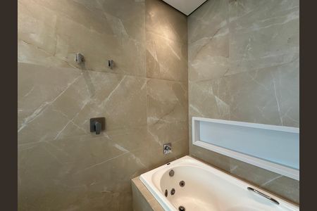 Casa para alugar com 412m², 4 quartos e 4 vagas Casa para alugar com 412m², 4 quartos e 4 vagasBanheiro da Suíte 3