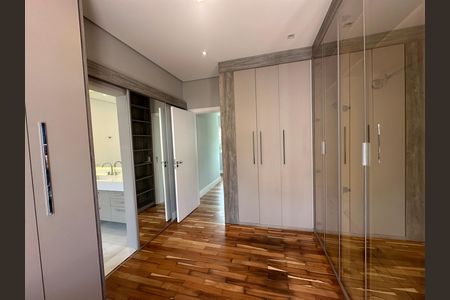 Casa para alugar com 412m², 4 quartos e 4 vagas Casa para alugar com 412m², 4 quartos e 4 vagasCloset