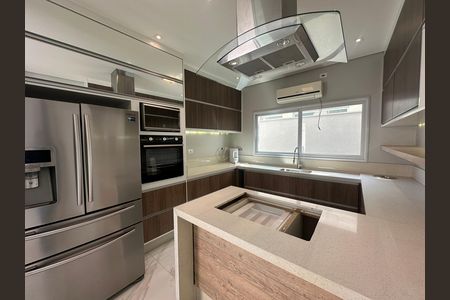 Casa para alugar com 412m², 4 quartos e 4 vagas Casa para alugar com 412m², 4 quartos e 4 vagasCozinha