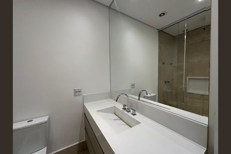 Casa para alugar com 412m², 4 quartos e 4 vagas Casa para alugar com 412m², 4 quartos e 4 vagasBanheiro da Suíte 2