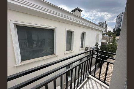 Casa para alugar com 412m², 4 quartos e 4 vagas Casa para alugar com 412m², 4 quartos e 4 vagasSacada