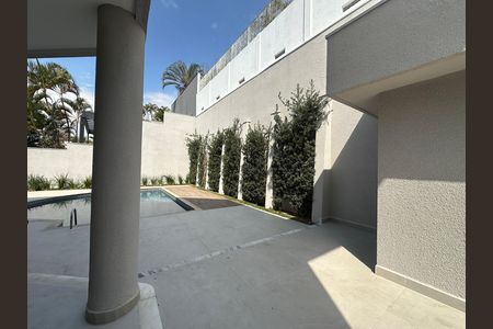 Casa para alugar com 412m², 4 quartos e 4 vagas Casa para alugar com 412m², 4 quartos e 4 vagasQuintal