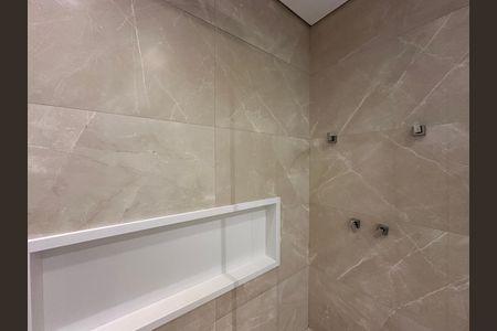 Casa para alugar com 412m², 4 quartos e 4 vagas Casa para alugar com 412m², 4 quartos e 4 vagasBanheiro da Suíte 2