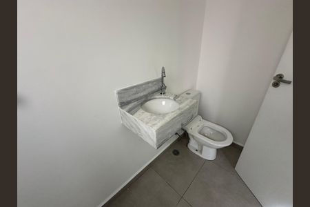 Casa para alugar com 412m², 4 quartos e 4 vagas Casa para alugar com 412m², 4 quartos e 4 vagasBanheiro de serviço