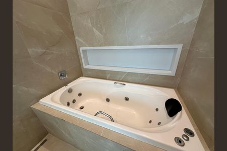 Casa para alugar com 412m², 4 quartos e 4 vagas Casa para alugar com 412m², 4 quartos e 4 vagasBanheiro da Suíte 3