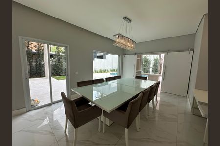 Casa para alugar com 412m², 4 quartos e 4 vagas Casa para alugar com 412m², 4 quartos e 4 vagasSala de Jantar