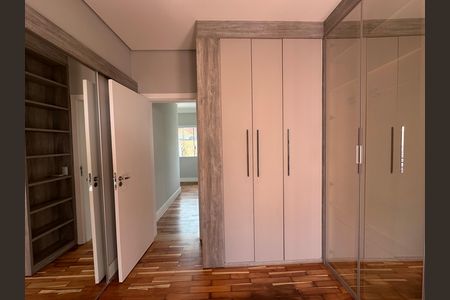 Casa para alugar com 412m², 4 quartos e 4 vagas Casa para alugar com 412m², 4 quartos e 4 vagasCloset