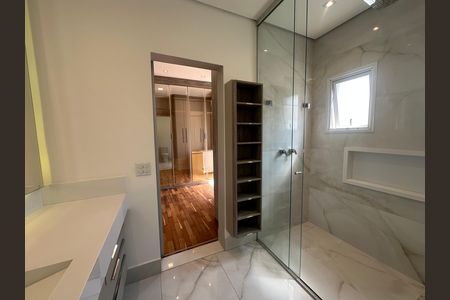 Casa para alugar com 412m², 4 quartos e 4 vagas Casa para alugar com 412m², 4 quartos e 4 vagasBanheiro do closet