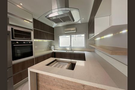 Casa para alugar com 412m², 4 quartos e 4 vagas Casa para alugar com 412m², 4 quartos e 4 vagasCozinha